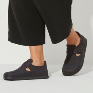 BIRKENSTOCK London Closed-Toe Shoe Size 40